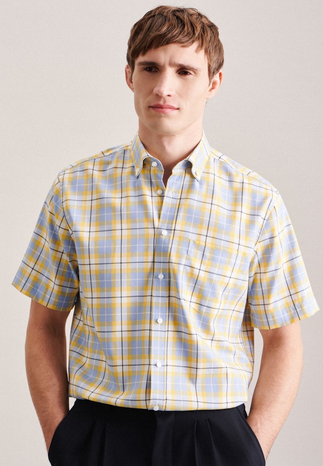 Non-iron Twill Short Arm Business Shirt in Regular with Button-Down-Collar in Yellow | Seidensticker online shop