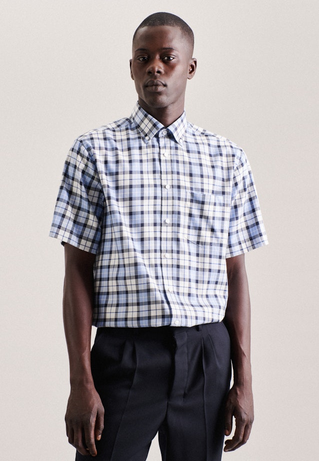 Non-iron Twill Short sleeve Business Shirt in Regular with Button-Down-Collar in Dark Blue |  Seidensticker Onlineshop