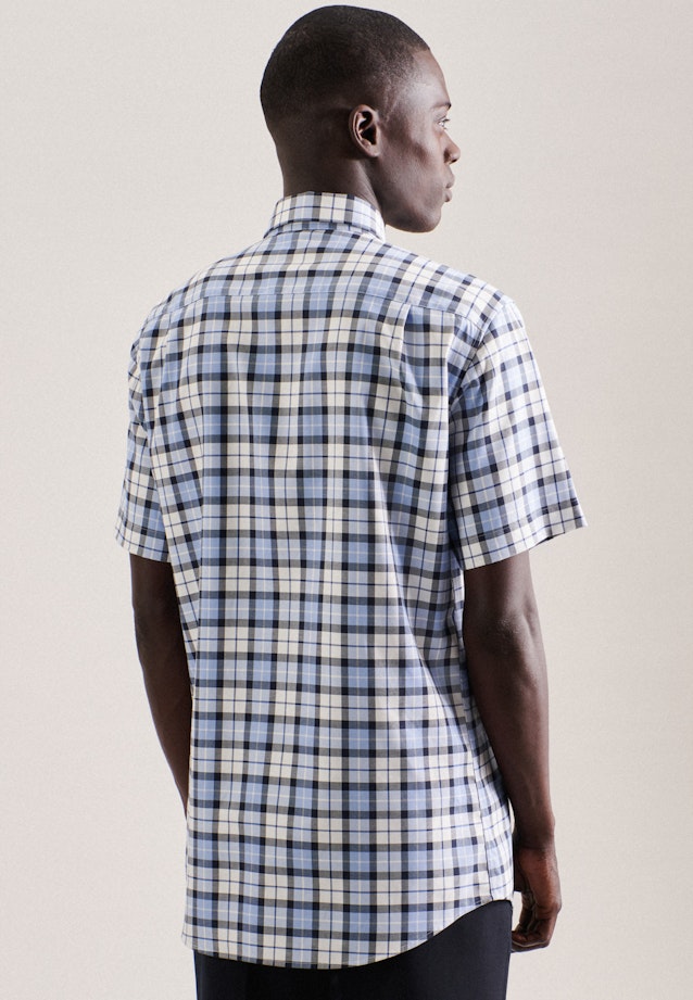 Non-iron Twill Short sleeve Business Shirt in Regular with Button-Down-Collar in Dark Blue |  Seidensticker Onlineshop