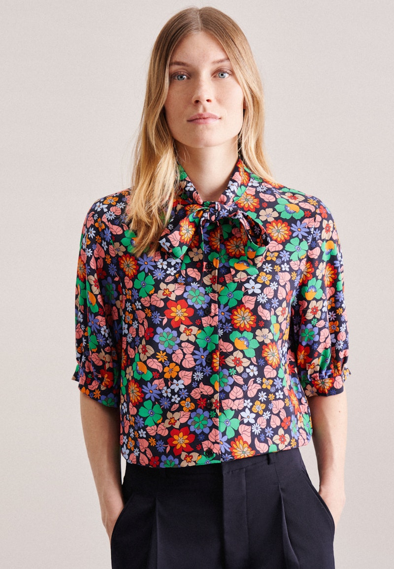Short sleeve Crepe Stand-Up Blouse