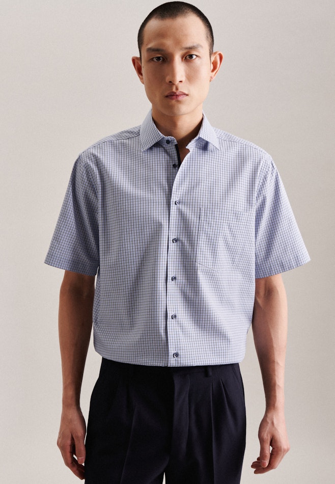 Non-iron Poplin Short sleeve Business Shirt in Regular with Kent-Collar in Dark Blue | Seidensticker online shop