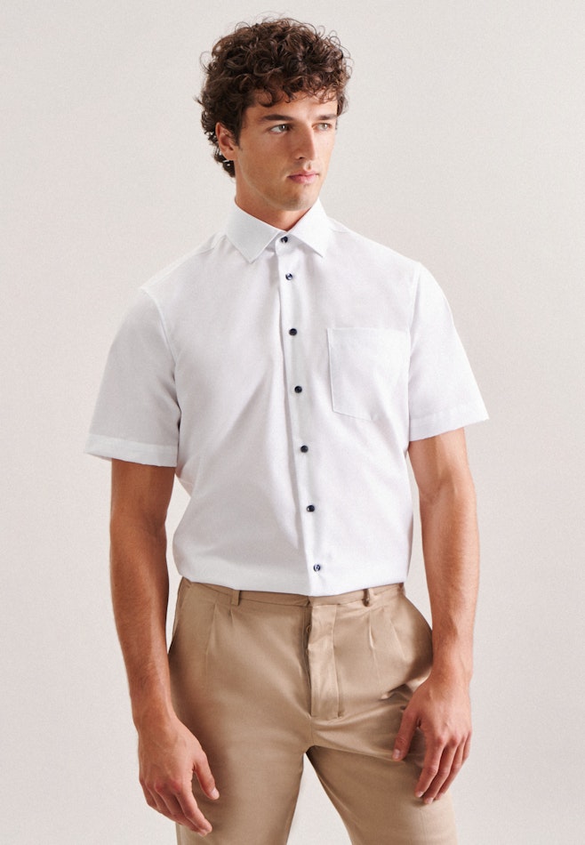 Non-iron Structure Short sleeve Business Shirt in Regular with Kent-Collar in White | Seidensticker Onlineshop