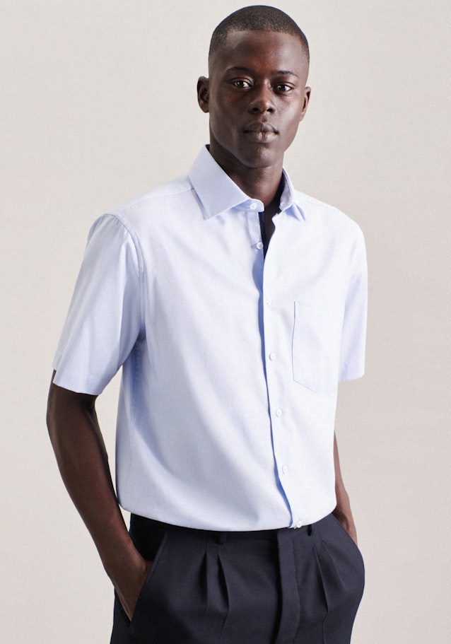 Non-iron Structure Short sleeve Business Shirt in Regular with Kent-Collar in Light Blue |  Seidensticker Onlineshop