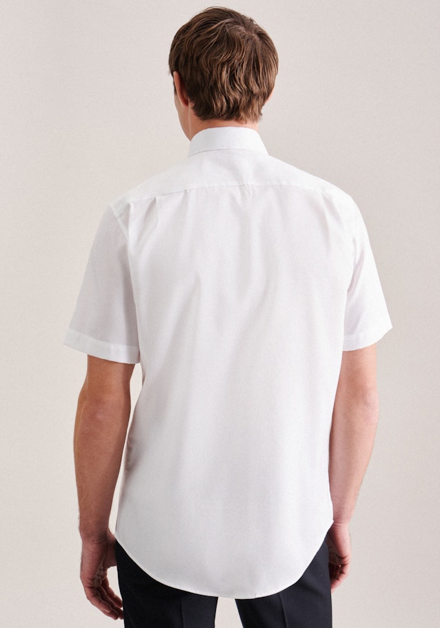 Bügelfreies Struktur Kurzarm Business Hemd in Regular mit Kentkragen in Weiß | Seidensticker Onlineshop