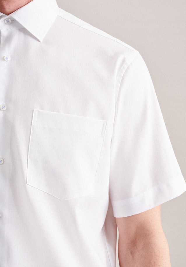 Bügelfreies Struktur Kurzarm Business Hemd in Regular mit Kentkragen in Weiß |  Seidensticker Onlineshop