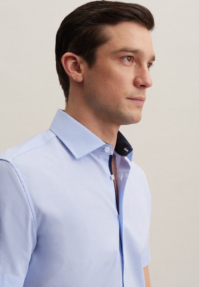 Non-iron Poplin Short sleeve Business Shirt in Shaped with Kent-Collar in Light Blue | Seidensticker Onlineshop