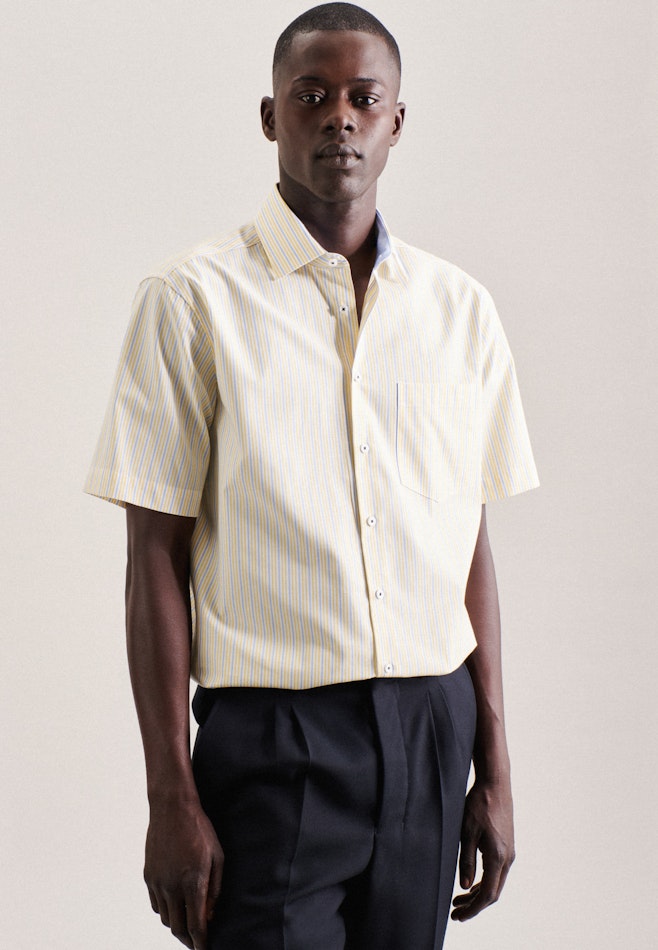 Non-iron Poplin Short sleeve Business Shirt in Regular with Kent-Collar in Yellow | Seidensticker online shop