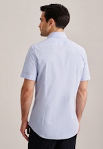 Non-iron Poplin Short sleeve Business Shirt in Shaped with Kent-Collar in Light Blue |  Seidensticker Onlineshop