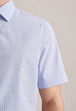 Non-iron Poplin Short sleeve Business Shirt in Shaped with Kent-Collar in Light Blue |  Seidensticker Onlineshop