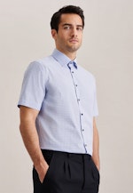 Non-iron Poplin Short sleeve Business Shirt in Shaped with Kent-Collar in Light Blue |  Seidensticker Onlineshop