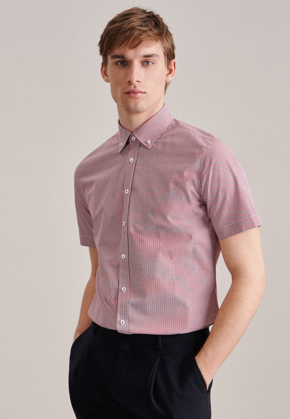 Bügelfreies Popeline Kurzarm Business Hemd in Shaped mit Button-Down-Kragen in Rot |  Seidensticker Onlineshop