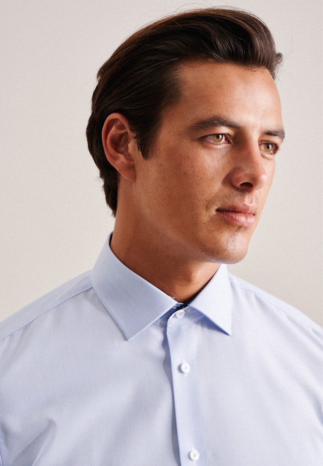 Non-iron Poplin Business Shirt in Slim with Kent-Collar and extra long sleeve in Light Blue |  Seidensticker Onlineshop