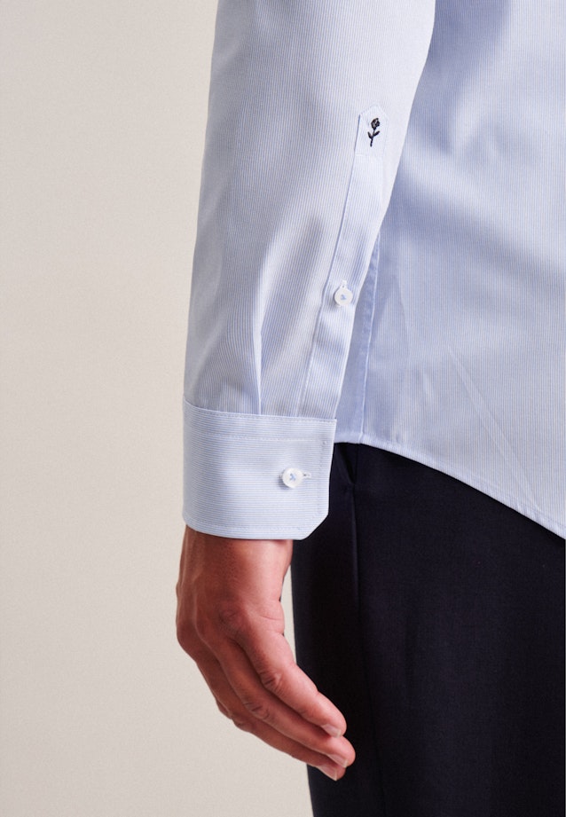Bügelfreies Popeline Business Hemd in Shaped mit Kentkragen und extra langem Arm in Hellblau |  Seidensticker Onlineshop