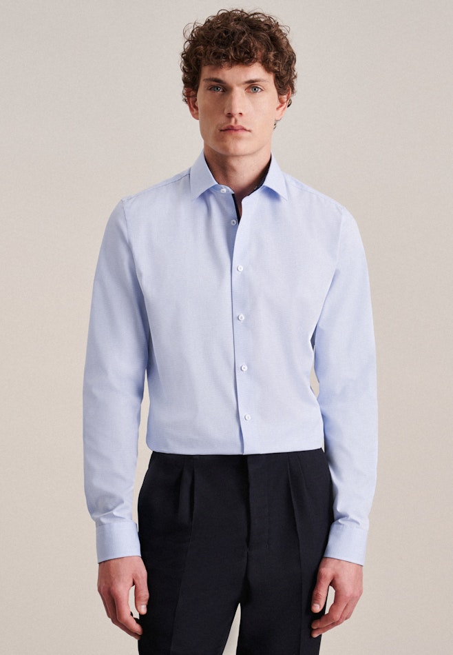 Non-iron Poplin Business Shirt in Slim with Kent-Collar and extra long sleeve in Light Blue | Seidensticker online shop