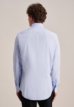 Non-iron Poplin Business Shirt in Slim with Kent-Collar and extra long sleeve in Light Blue |  Seidensticker Onlineshop