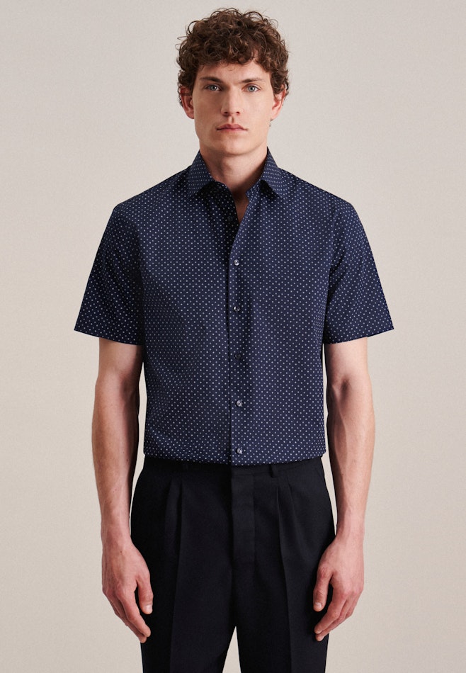 Poplin Short sleeve Business Shirt in Shaped with Kent-Collar in Dark Blue | Seidensticker online shop