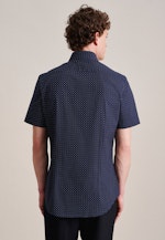 Poplin Short sleeve Business Shirt in Shaped with Kent-Collar in Dark Blue |  Seidensticker Onlineshop