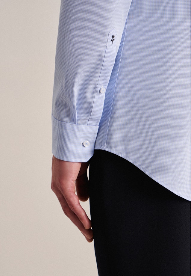 Non-iron Poplin Business Shirt in Shaped with Kent-Collar and extra long sleeve in Light Blue |  Seidensticker Onlineshop