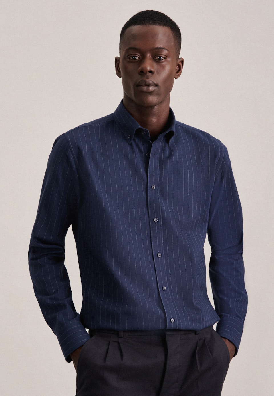 Bügelleichtes Twill Business Hemd in X-Slim mit Button-Down-Kragen in Dunkelblau |  Seidensticker Onlineshop