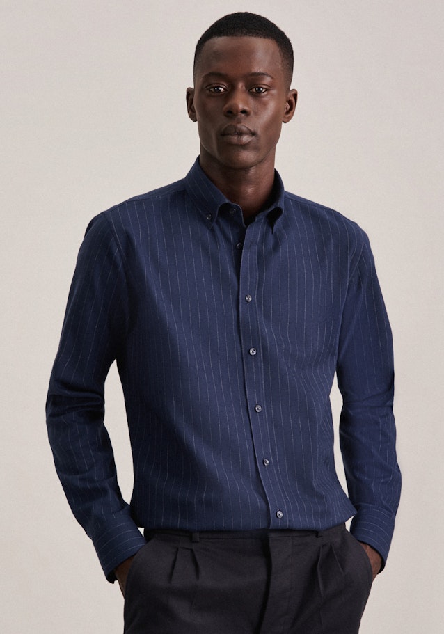 Bügelleichtes Twill Business Hemd in X-Slim mit Button-Down-Kragen in Dunkelblau | Seidensticker Onlineshop