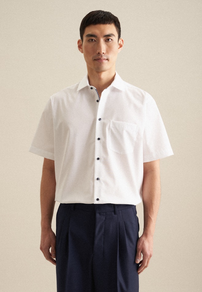 Non-iron Structure Short sleeve Business Shirt in Regular with Kent-Collar in White | Seidensticker online shop