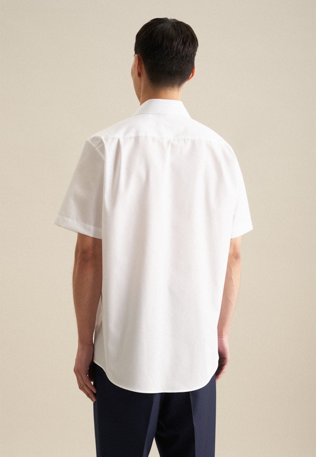 Bügelfreies Struktur Kurzarm Business Hemd in Regular mit Kentkragen in Weiß | Seidensticker Onlineshop