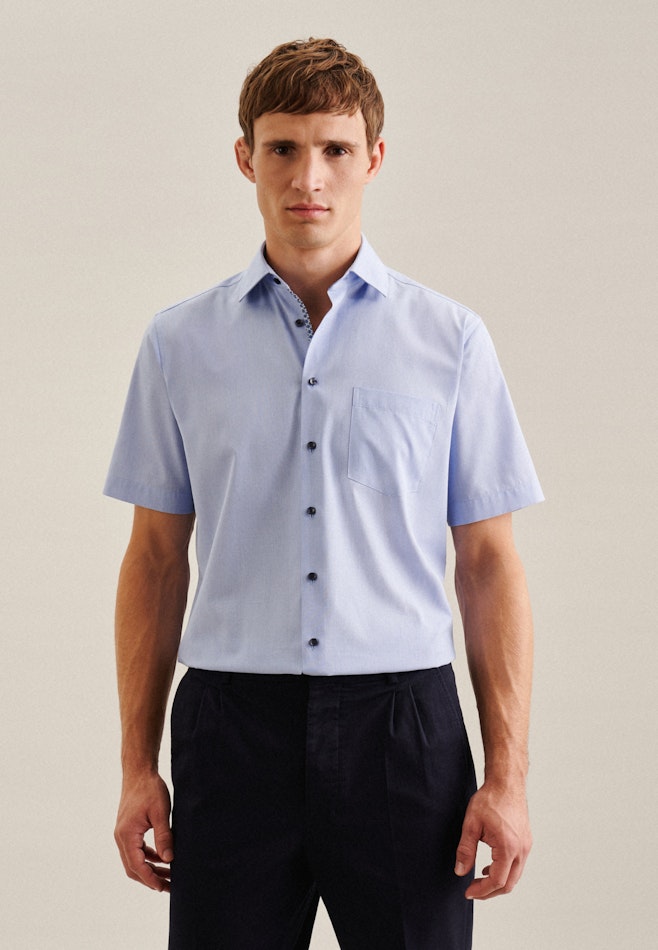 Non-iron Structure Short sleeve Business Shirt in Regular with Kent-Collar in Light Blue | Seidensticker online shop