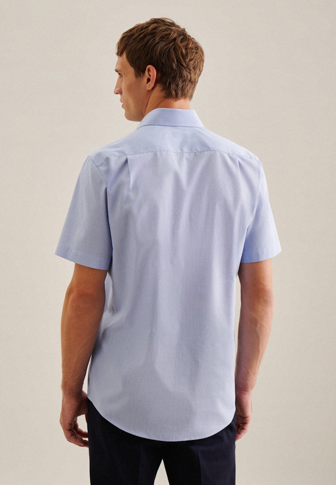 Non-iron Structure Short sleeve Business Shirt in Regular with Kent-Collar in Light Blue | Seidensticker online shop