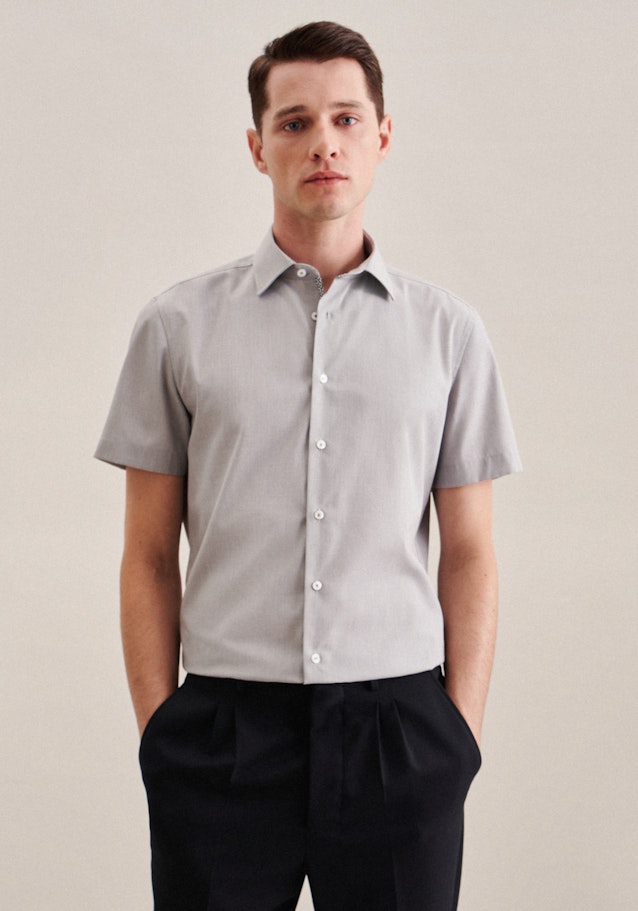 Non-iron Structure Short sleeve Business Shirt in Shaped with Kent-Collar in Grey |  Seidensticker Onlineshop