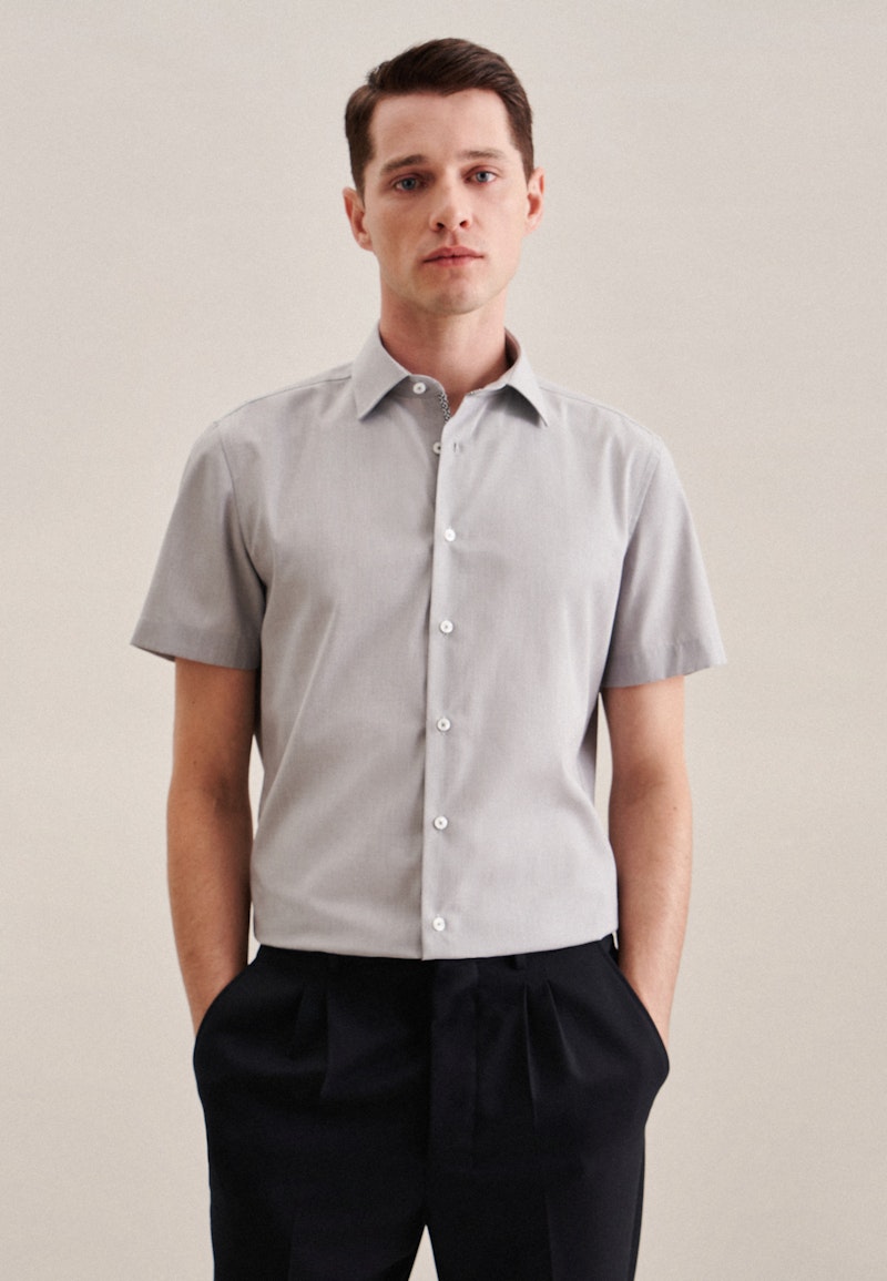 Non-iron Structure Short sleeve Business Shirt in Shaped with Kent-Collar