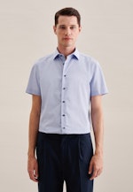 Non-iron Structure Short sleeve Business Shirt in Shaped with Kent-Collar in Light Blue |  Seidensticker Onlineshop