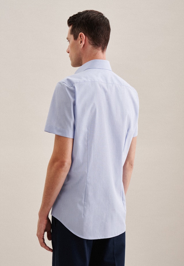 Non-iron Structure Short sleeve Business Shirt in Shaped with Kent-Collar in Light Blue | Seidensticker Onlineshop