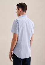 Non-iron Structure Short sleeve Business Shirt in Shaped with Kent-Collar in Light Blue |  Seidensticker Onlineshop