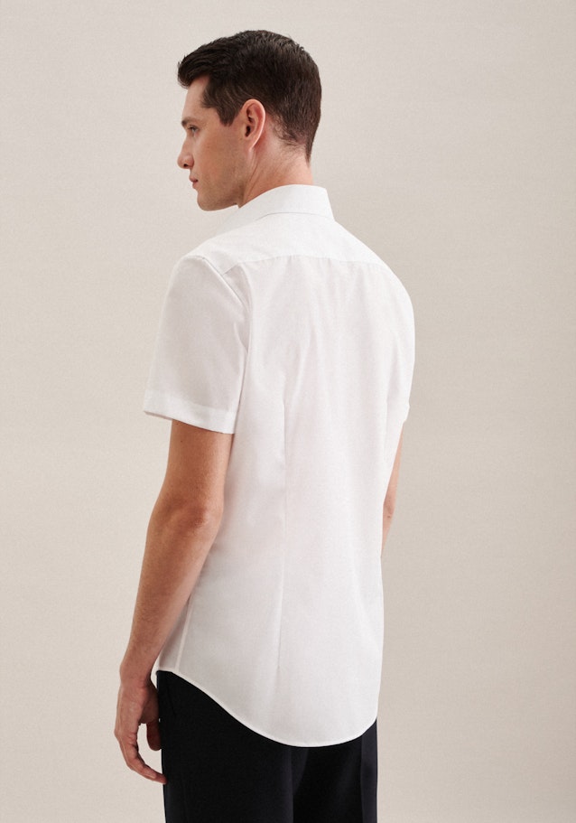 Bügelfreies Struktur Kurzarm Business Hemd in Shaped mit Kentkragen in Weiß | Seidensticker Onlineshop