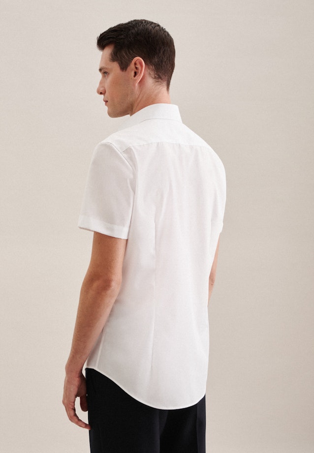 Bügelfreies Struktur Kurzarm Business Hemd in Shaped mit Kentkragen in Weiß | Seidensticker Onlineshop