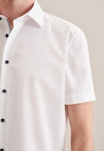 Non-iron Structure Short sleeve Business Shirt in Shaped with Kent-Collar in White |  Seidensticker Onlineshop