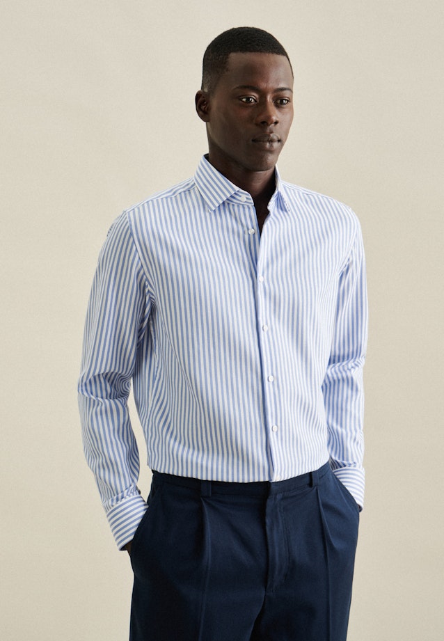 Non-iron Herringbone pattern Business Shirt in Slim with Kent-Collar in Light Blue |  Seidensticker Onlineshop