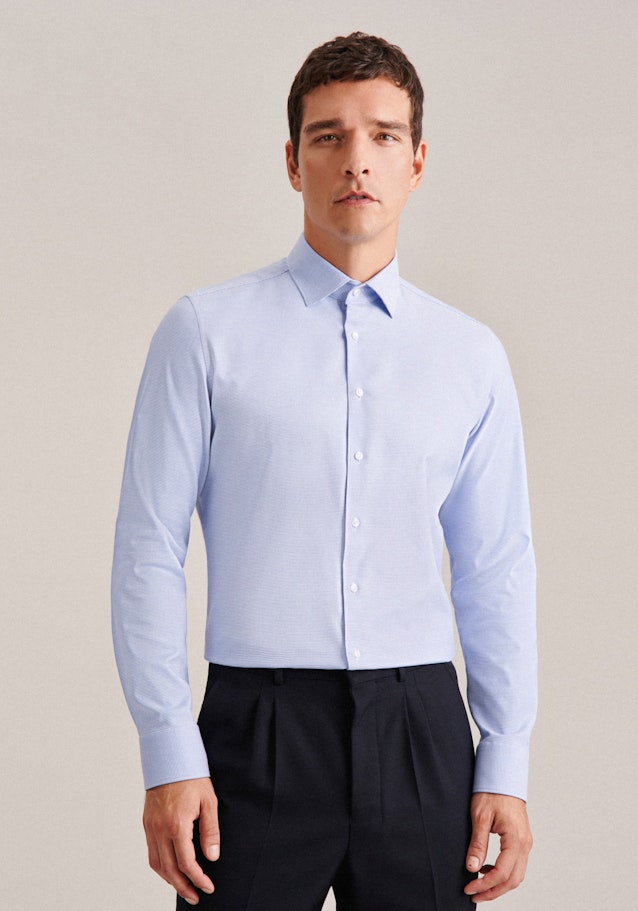 Non-iron Structure Business Shirt in Shaped with Kent-Collar and extra long sleeve in Light Blue | Seidensticker Onlineshop