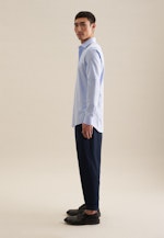 Non-iron Twill Business overhemd in Slim with Kentkraag and extra long sleeve in Lichtblauw |  Seidensticker Onlineshop