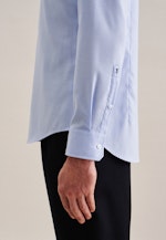 Non-iron Twill Business overhemd in Shaped with Kentkraag and extra long sleeve in Lichtblauw |  Seidensticker Onlineshop