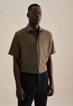 Non-iron Twill Short sleeve Business Shirt in Regular with Kent-Collar in Green |  Seidensticker Onlineshop