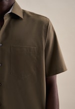 Non-iron Twill Short sleeve Business Shirt in Regular with Kent-Collar in Green |  Seidensticker Onlineshop