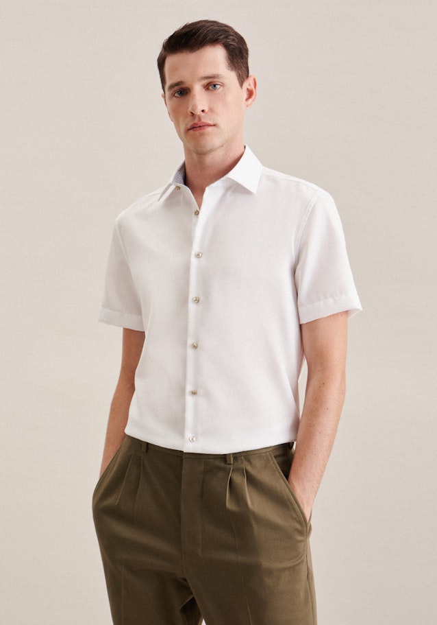 Bügelfreies Twill Kurzarm Business Hemd in Slim mit Kentkragen in Weiß | Seidensticker Onlineshop