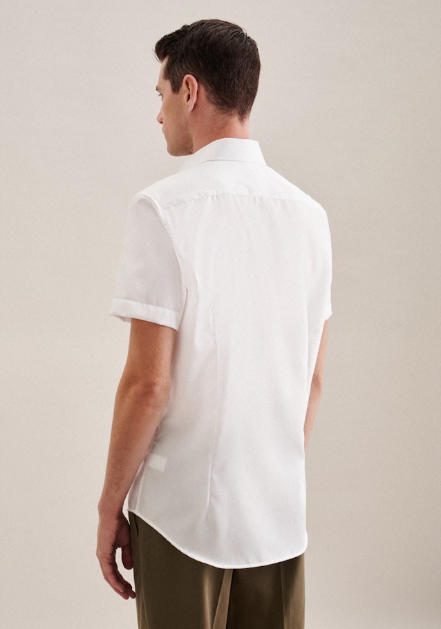 Bügelfreies Twill Kurzarm Business Hemd in Slim mit Kentkragen in Weiß | Seidensticker Onlineshop
