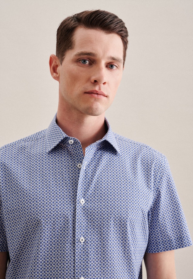 Poplin Short sleeve Business Shirt in Shaped with Kent-Collar in Light Blue |  Seidensticker Onlineshop