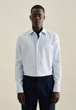 Easy-iron Structure Business Shirt in Shaped with Kent-Collar in Light Blue |  Seidensticker Onlineshop