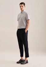 Non-iron Poplin Short sleeve Business Shirt in Slim with Kent-Collar in Grey |  Seidensticker Onlineshop