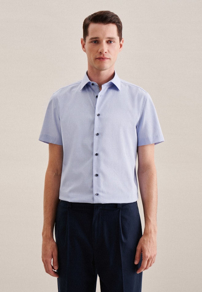 Non-iron Poplin Short sleeve Business Shirt in Slim with Kent-Collar in Light Blue | Seidensticker online shop