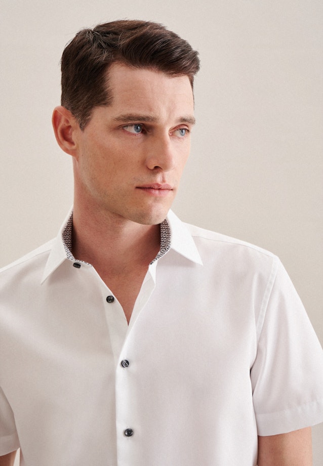 Bügelfreies Popeline Kurzarm Business Hemd in Slim mit Kentkragen in Weiß |  Seidensticker Onlineshop