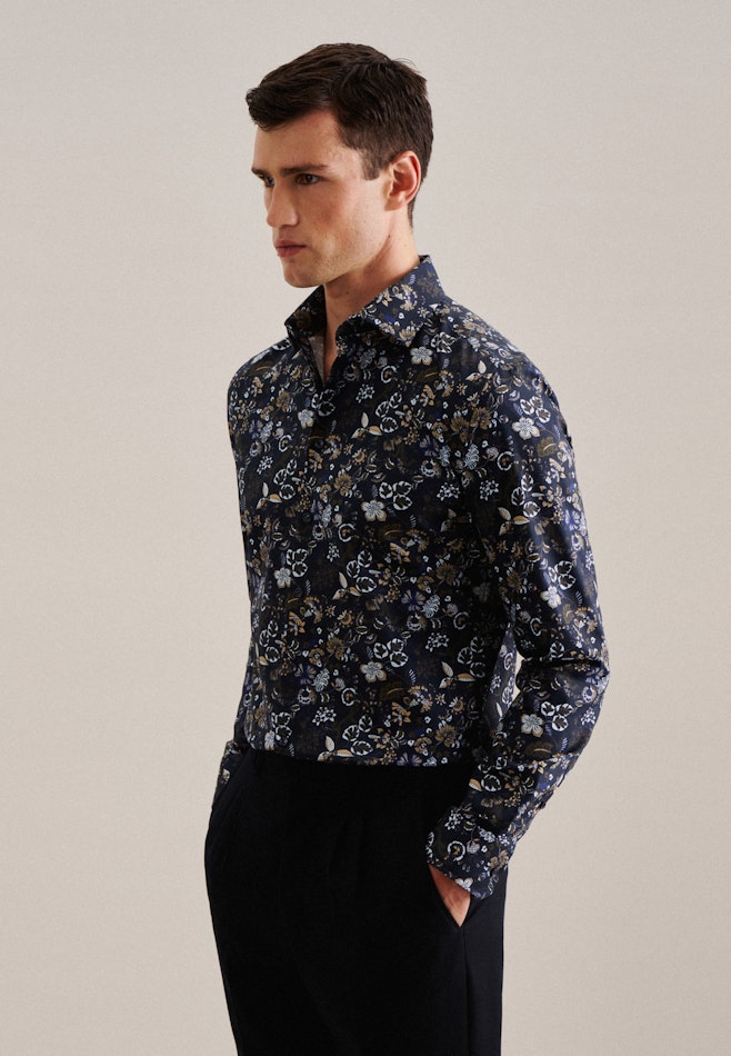 Business Shirt in Shaped with Kent-Collar in Dark Blue | Seidensticker online shop